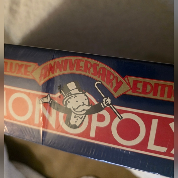 Vintage Sealed Monopoly Deluxe Anniversary Edition. W/ anniversary gold train. - Picture 9 of 12